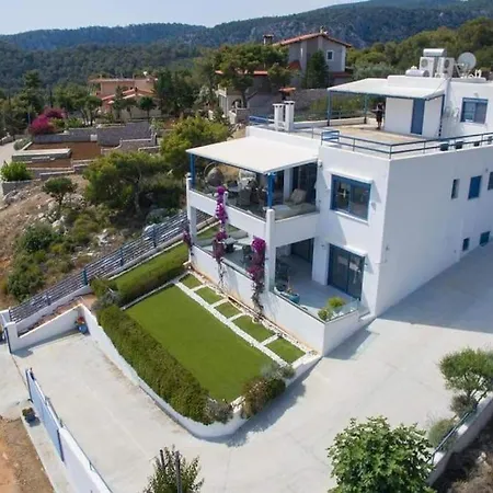 Villa White-blue Luxury 2 Pefkali