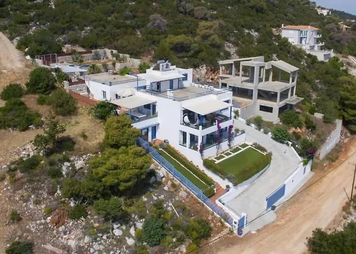 Villa White-blue Luxury 2 *